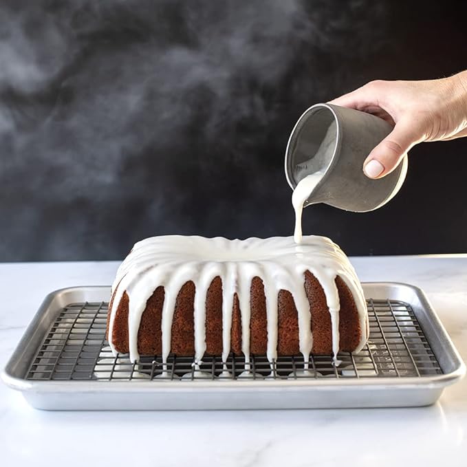 Nordic Ware Naturals® Quarter Sheet with Oven-Safe Nonstick Grid