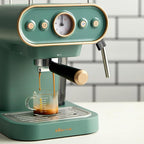compact high-pressure coffee machine with steam frother