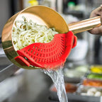 Clip On Strainer Silicone for all Pots and Pans, AUOON Pasta Strainer Clip on Food Strainer for Meat Vegetables Fruit Silicone Kitchen Colander