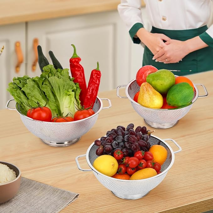 Colander for Kitchen, 4QT, Stainless Steel Colander Strainer with Handle for Fruits Vegetables Cooking Food, Dishwasher Safe