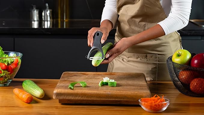 Zyliss Y Peeler – Extra-Hardened Stainless Steel Blade for Effortless Fruit & Vegetable Peeling – Built-in Eye Cutter – Ergonomic Wheatstraw Grip – Dishwasher Safe with Safety Cover – Black