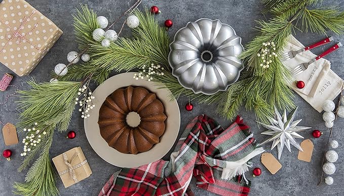 Nordic Ware Original Bundt, 12-Cup, Silver