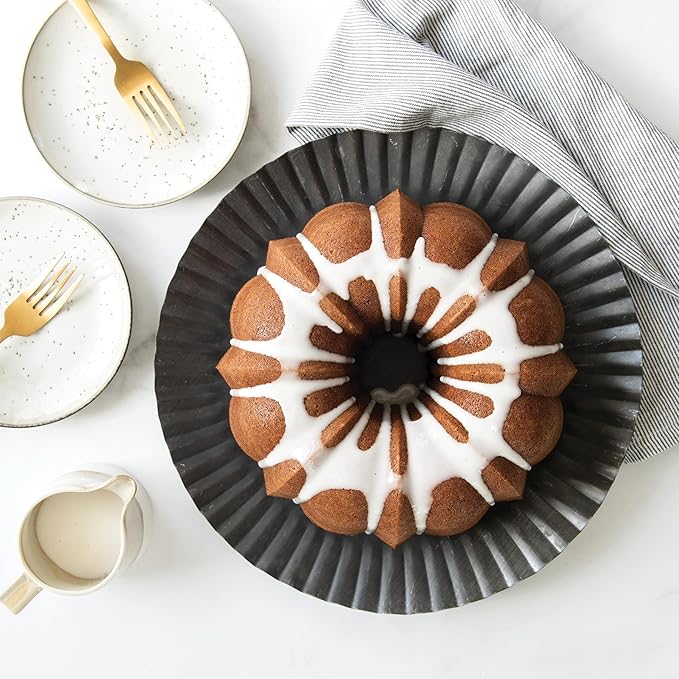 Nordic Ware Anniversary Bundt 12 Cup, Gold